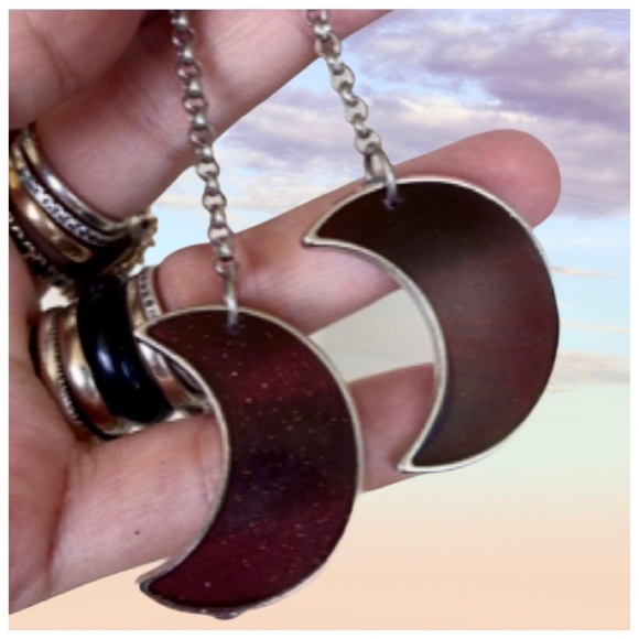 Dark Red resin & glitter crecent moon earrings - Picture 2 of 12